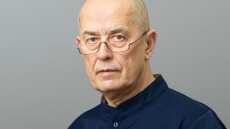 Dr. Lauri Siiak