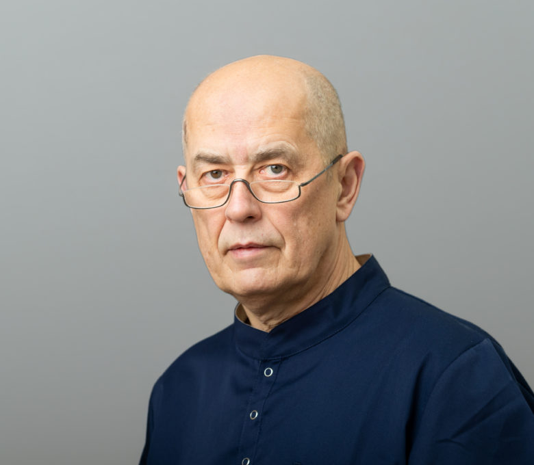 Dr. Lauri Siiak